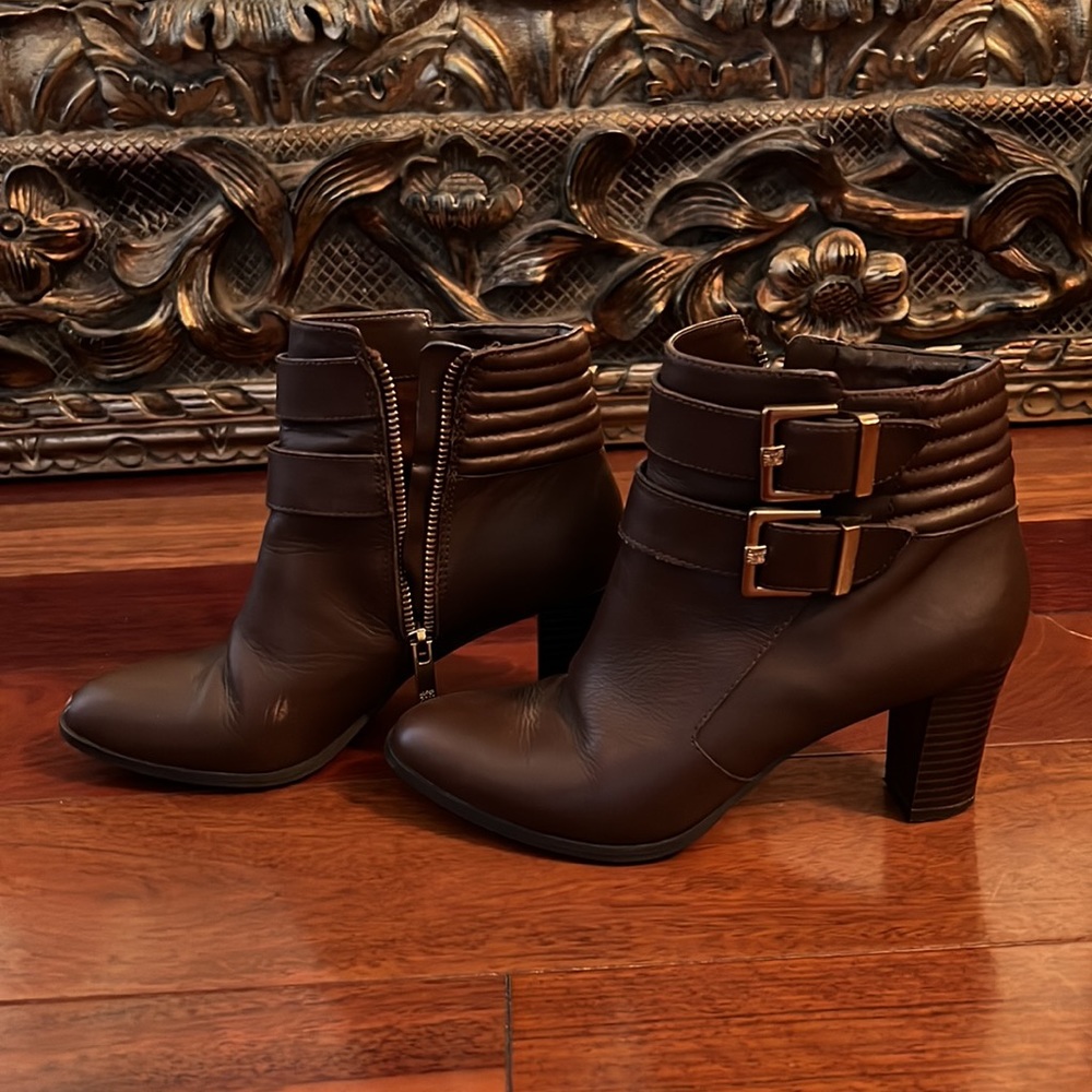 Anne Klein brown booties with gold hardware - Picture 4 of 6